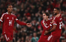 老本吃光了?利物浦4连败,斯洛特开翻11亿欧航母,遭遇下课危机