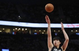 杨瀚森NBA首秀冷启动 2分1板暂时还在体系之外?